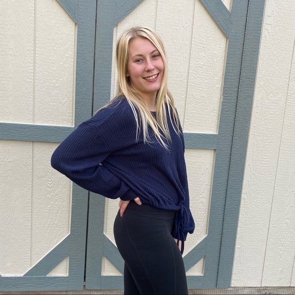 Hollister tie front crop sweater - Picture 2 of 6